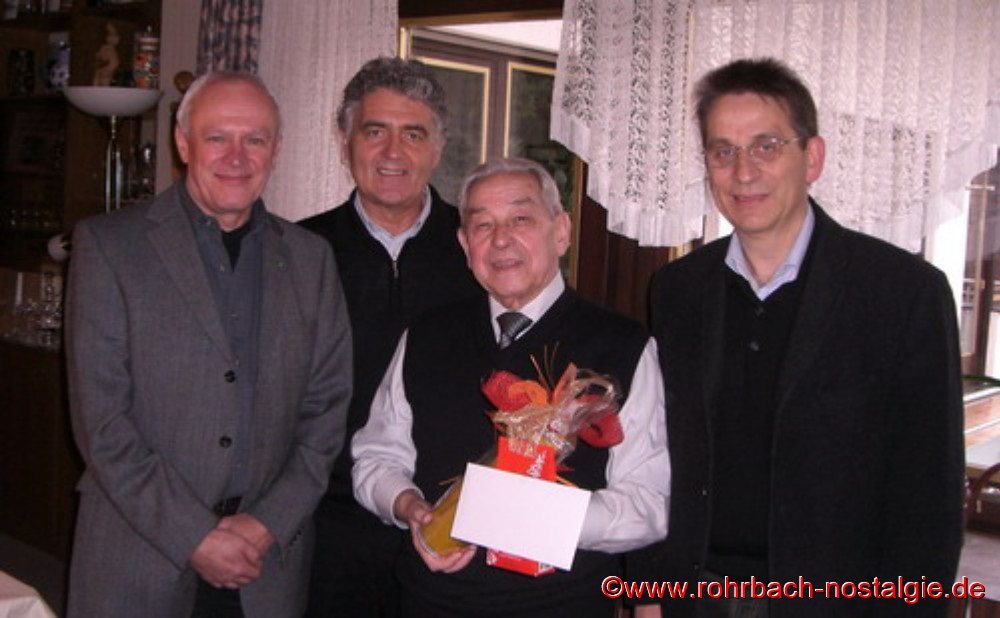  Zu seinem 80. Geburtstag am 6. Februar 2008 gratulieren die ehemaligen Schüler Horst Diehl, Wolfgang Kaiser und Karl Abel 