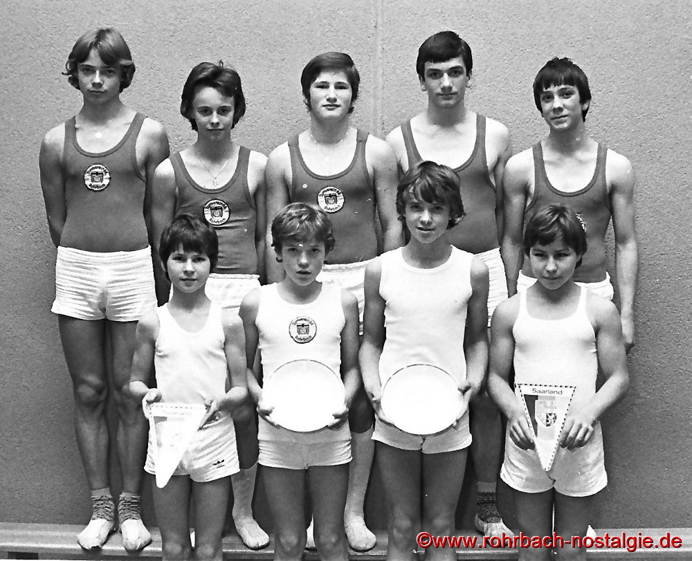 1978 Die Jugendriege des TV 66 wurde Saarlandmeister der Bezirksliga. Auf dem Foto hinten von links: